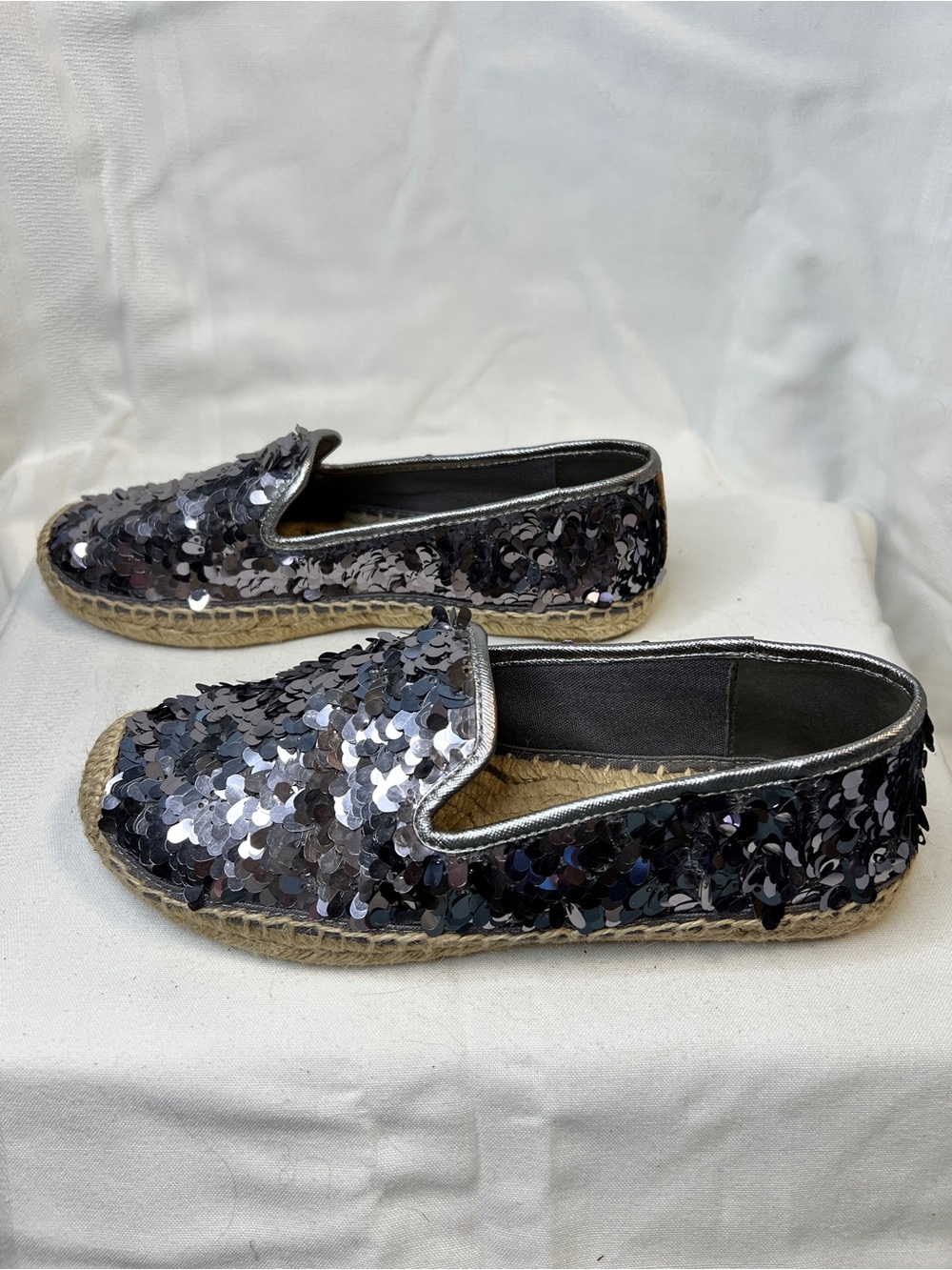 EUC Tory Burch Mischa Silver Sequin Espadrille Flats. Womens size 7